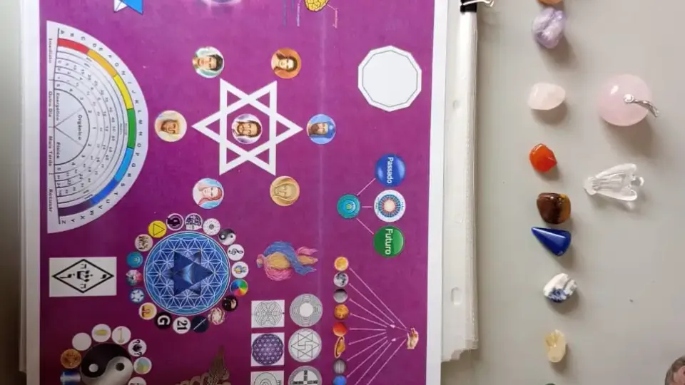 Mesa radiónica utilizada en el acompañamiento de salud física